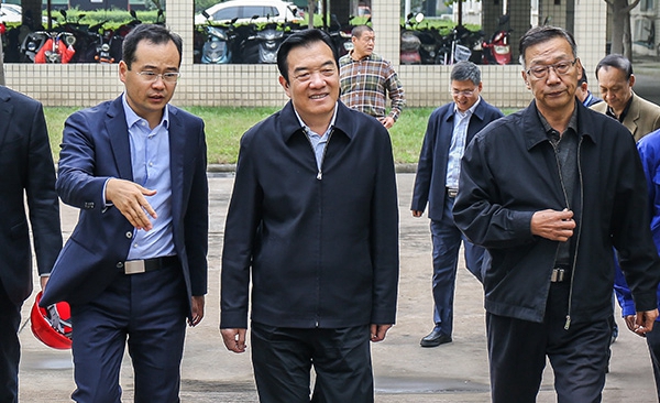 郑州市人大常委会主任白红战带队视察eBET易博股份